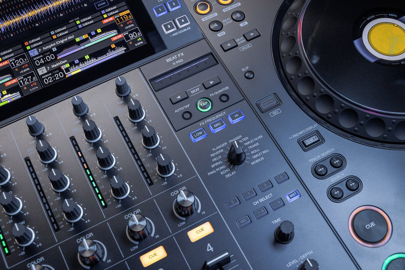 Consolle-DJ Clan della Musica